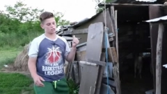 Dragiša čuo za tešku sudbinu dečaka Radoja, pa odlučio da mu sagradi kuću: Ona koja ga rodila nije ga htela, baku zove mamom, njegova priča rasplakala Srbiju
