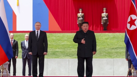 PUTIN ODLIKOVAN NAJVIŠIM ORDENOM SEVERNE KOREJE! Na poklon dobio i dva psa!