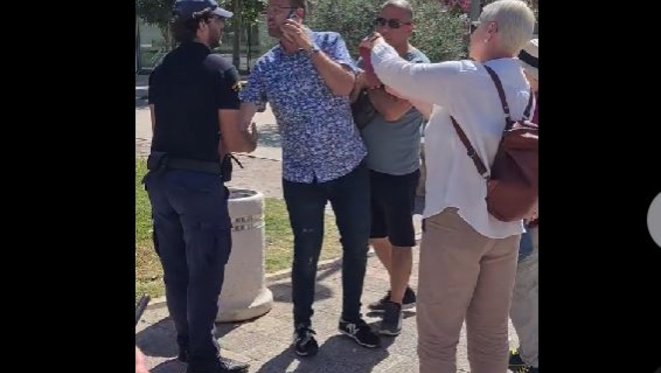 KOTORSKI KOMUNALAC HAPSI VODIČA PRED TURISTIMA: Šokirani stranci sve snimili i objavili (VIDEO)