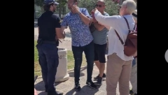 KOTORSKI KOMUNALAC HAPSI VODIČA PRED TURISTIMA: Šokirani stranci sve snimili i objavili (VIDEO)