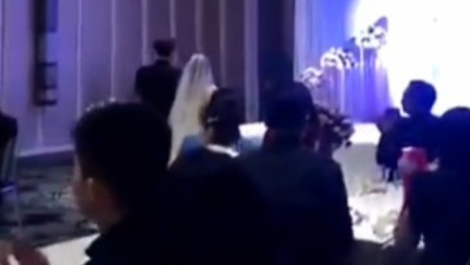 MLADOŽENJA SAZNAO DA GA MLADA VARA ''Bacio bombu'' na dan venčanja, usledio totalni haos! (VIDEO)