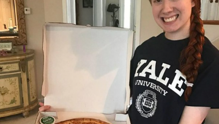 DANAS ZARAĐUJE PREKO 90.000 DOLARA Devojka odbila NAJPRESTIŽNIJI UNIVERZITET u Americi, pa upisala državni fakultet da bi bila blizu porodici (FOTO/VIDEO)