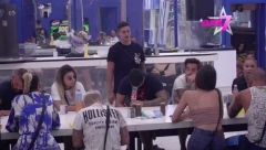 ŽAO MI JE ŠTO NISAM MAJCI OTIŠLA NA SAHRANU! Učesnica izgovorila reči koje su sve rasplakale, voditelj jedva zaustavio suze