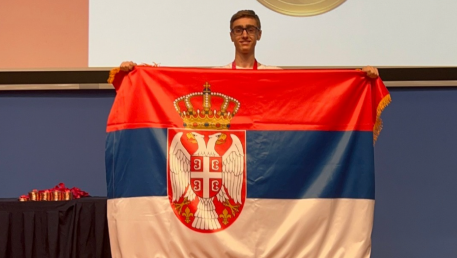 MALI ANDREJ JE SRPSKI PONOS! Genije iz Matematičke se okitio sa 5 zlatnih medalja u Singapuru!