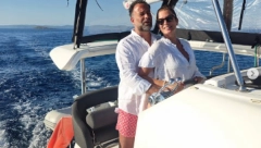 VODITELJKA NAPUSTILA PINK, PA SE UDALA ZA BOGATOG BIZNISMENA! Skinula se na jahti i pokazala brutalno telo u petoj deceniji