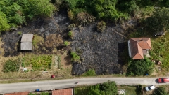 VATRA GUTA SVE PRED SOBOM, JEDVA SE DIŠE! Veliki požar u čačanskom naselju Ljubić, gusti dim prekrio čitavo naselje! (FOTO)