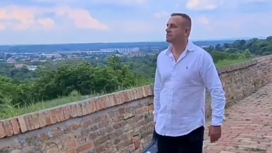 NAŠ PEVAČ JAVNO PREVARIO ŽENU, PA ZAPROSIO LJUBAVNICU! Nakon skandala se vratio supruzi, ona mu sve oprostila
