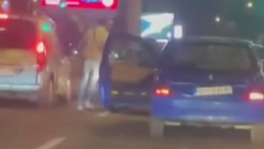 DRAMA KOD ADE CIGANLIJE Sudarili se kolima, pa se potukli (VIDEO)