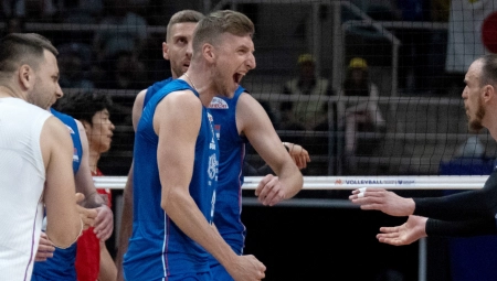 SLOVENCI ODRŽALI LEKCIJU "ORLOVIMA" Odbojkaši Srbije izgubili od "zmajčeka", teško do četvrtfinala, meč sa Kanadom odlučuje