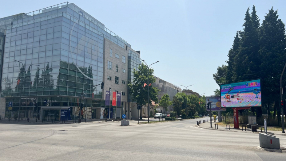 DRAMA NA PODGORIČKOM AERODROMU Putniku stalo srce, žena ga golim rukama tri puta reanimirala