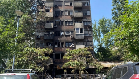 SVUDA SE OSEĆA SAMO DIM I GAREŽ! Strašne scene ispred zgrade na Novom Beogradu koju je vatra "PROGUTALA"! (VIDEO)