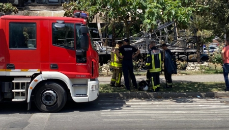 TUGA! STANARI U RANČEVE PAKOVALI NAJOSNOVNIJE I ISTRČAVALI IZ KUĆE! Stambene zgrada u Maršala Tolbuhina potpuno izgorela - penzionerka završila u bolnici! (VIDEO)