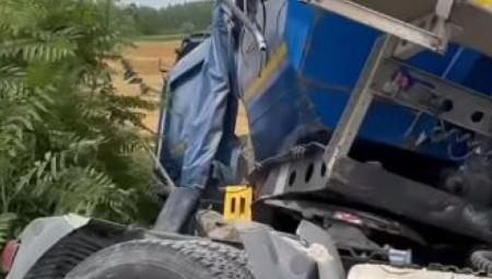 KABINA MAŠINOVOĐE TOTALNO SMRSKANA! Detalji udesa kod Šapca - voz naleteo na kamion!