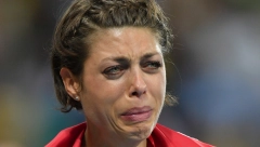 GLEDALA KAKO JE MUŽ VARA NA TELEVIZIJI Pakao legendarne Hrvatice, procureo snimak sa Eura (VIDEO)