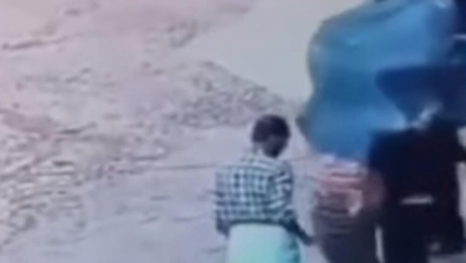 SLON UBIO DRESERA U INDIJI Udarao ga štapom od bambusa, a onda je životinji prekipelo