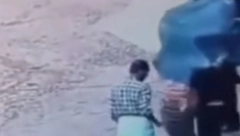 SLON UBIO DRESERA U INDIJI Udarao ga štapom od bambusa, a onda je životinji prekipelo