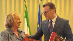 ITALIJANSKA SENATORKA SADA JE ČULA O SRAMNOM KUTRIJEVOM ZULUMU! Petar Petković sastao se sa Stefanijom Kraksi (FOTO)