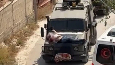 JEZIVO! GDE JE TA ZAPADNA IZUZETNOST SADA? Ranjenog Palestinca vezali kao vepra za haubu, snimak zapalio mreže (VIDEO)
