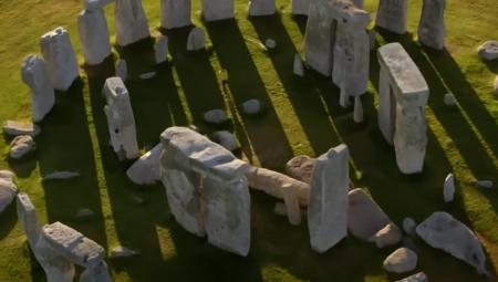 ČUVENI STOUNHENDŽ NA METI NAPADA? Aktivisti poveli nikad žešći rat, masovno uništavaju objekte: Javnost besna, traže NAJSTROŽE kazne za njih!