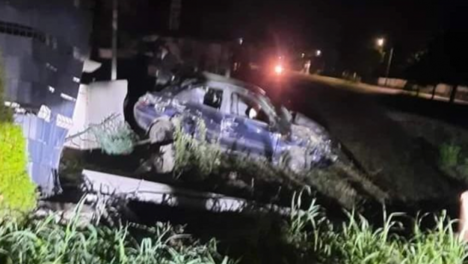 MAJKA SA DETETOM U AUTOMOBILU IZGUBILA KONTROLU NAD VOZILOM I ZAKUCALA SE U ZID Teška saobraćajna nesreća kod Smedereva