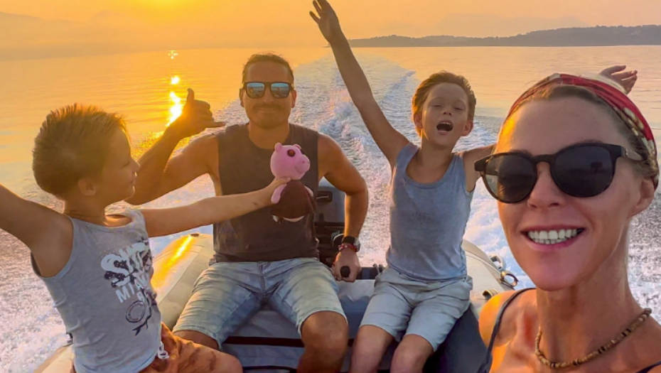 DECA IM NE IDU U ŠKOLU Ovaj par je prodao kuću da bi se preselili NA JAHTU, evo kako izgleda njihov život (FOTO)