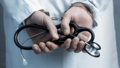 DOKTOR TRAŽIO MITO DA PORODI ŽENU Lekar uhapšen u UKC Kragujevac
