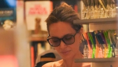 SVEDOCI SU BILI UBEĐENI DA JE MRTAV  Nakon jezive nesreće, Anđelina Džoli se ne odvaja od sina
