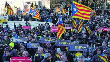 SEPARATISTI SVIH ZEMALJA, UJEDINITE SE Katalonci se pokazali kao Kurtijeva braća po mržnji