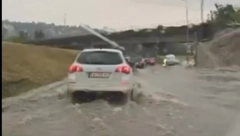 EKSTREMNO NEVREME U UŽICU: Vatrogasci u akciji, put pod vodom!