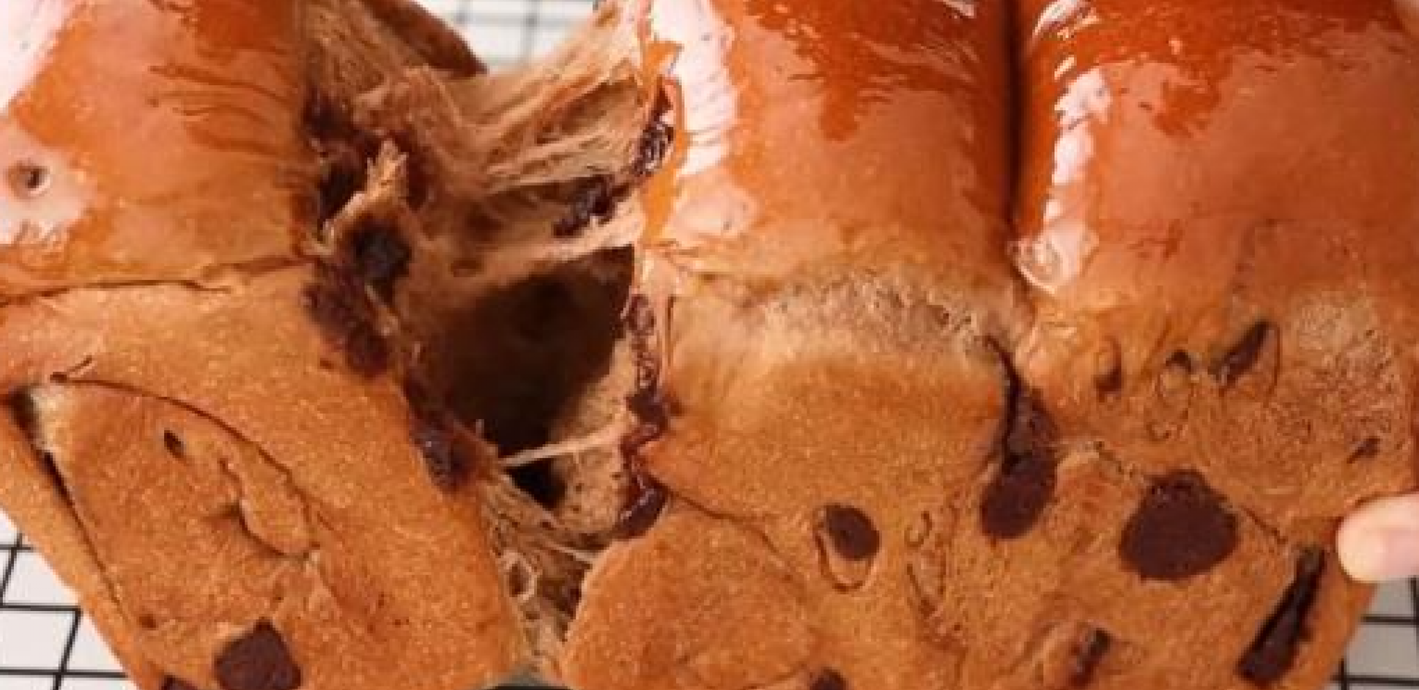 NEODOLJIVI HLEB PUNJEN ČOKOLADOM Slatki specijalitet ukusa koji se pamti, a uspeva svima