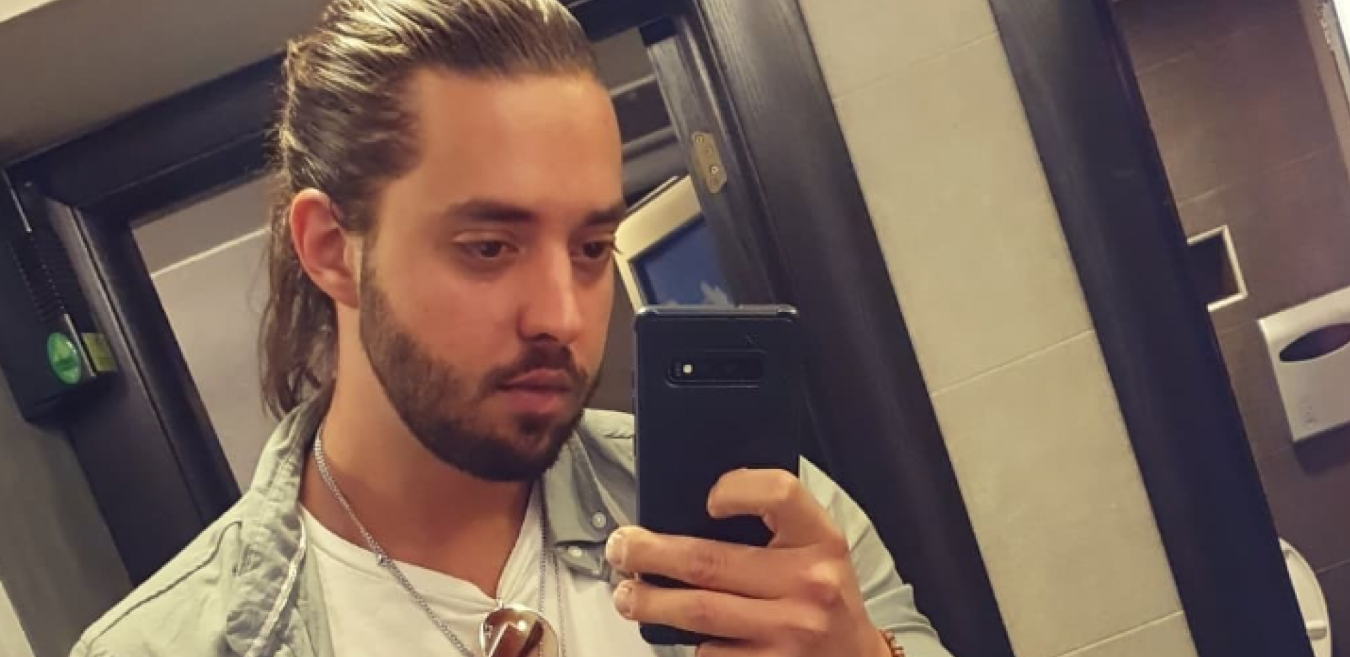 "POKUPILI SMO PROSTITUTKU I ODVELI JE U ŠUMU" Pevač šokirao javnost svojim priznanjem: Želeo sam da vidim kako je to!