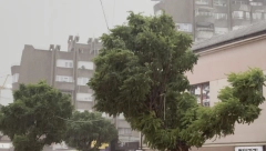 ZBOG JAKOG NEVREMENA MUP INTERVENISAO VIŠE OD 20 PUTA Jedna osoba povređena kad je pala žica sa električnog stuba