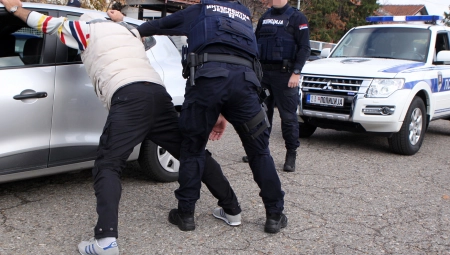 DVA KLINCA (23) OJADILA TURKINJU Maznuli joj novčanik sa pozamašnom svotom keša