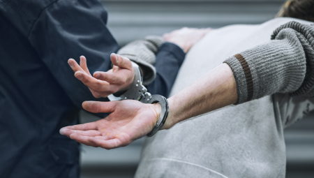 IZVLAČILI MU PARE TRI MESECA: Trojica muškaraca u Novom Sadu  "opleli" Hrvata za 330.000 evra da bi mu rešili "emotivne probleme"