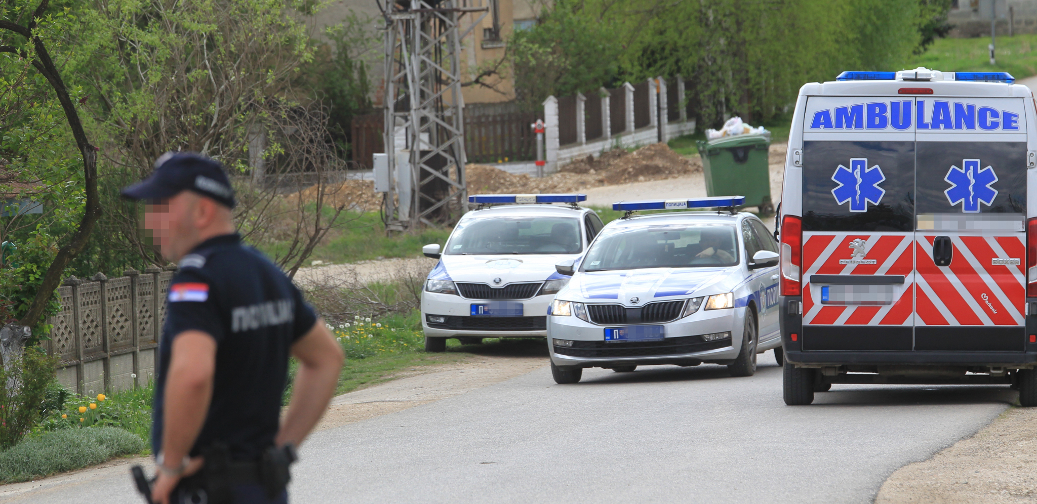 OTKRIVENO U KAKVOM JE STANJU POVREĐENI RADNIK "PUTEVA" Lekari mu se bore za život, bahati vozač uhapšen