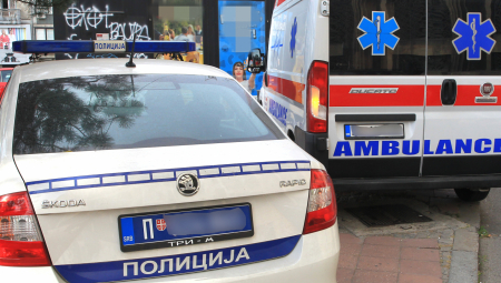 KRVAVOG SINA (10) OTAC ZATEKAO NA PLOČNIKU ŠKOLE Dečak šetao po simsu, pa se survao sa 10 metara visine