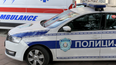 MLADIĆ (25) MOTOCIKLOM POKOSIO DEKU (75) NA TRGU REPUBLIKE Oboje prevezeni na VMA