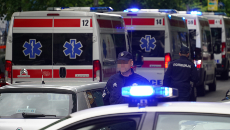 HAOS U HITNOJ POMOĆI Žena udarila doktorku u glavu, usledila masovna tuča: Sve se desilo dok je pružala pomoć maloletniku