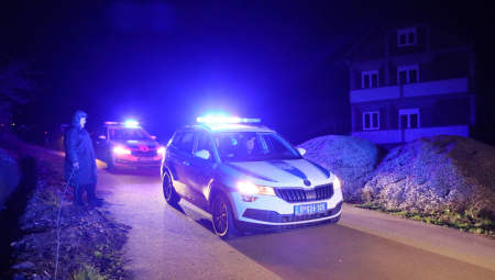 ŽENA VOZILA BEZ DOZVOLE, NA MESTU POGINULO DETE (9)! Stravična nesreća kod Lebana!