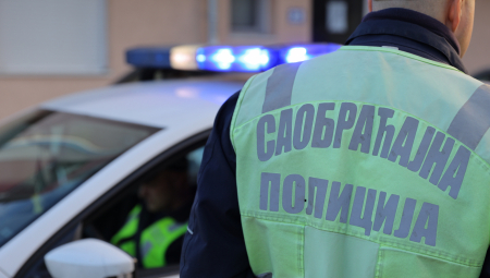 MALO POPIO PA PROKLIZAO Izgubio kontrolu nad vozilom i sleteo sa puta