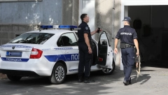 RADNIK DOŠAO NA POSAO U RESTORAN, PA UOČIO SUMNJIV PREDMET Ekipe policije na terenu