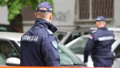 PRETUKAO POLICAJCA KOJI JE DOŠAO DA GA UHAPSI Priveden nasilnik u Zemunu