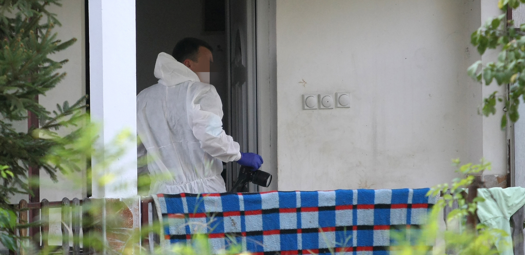 JEZIV UŽAS KOD SMEDEREVSKE PALANKE Jastukom ugušio suprugu, pa izvršio samoubistvo