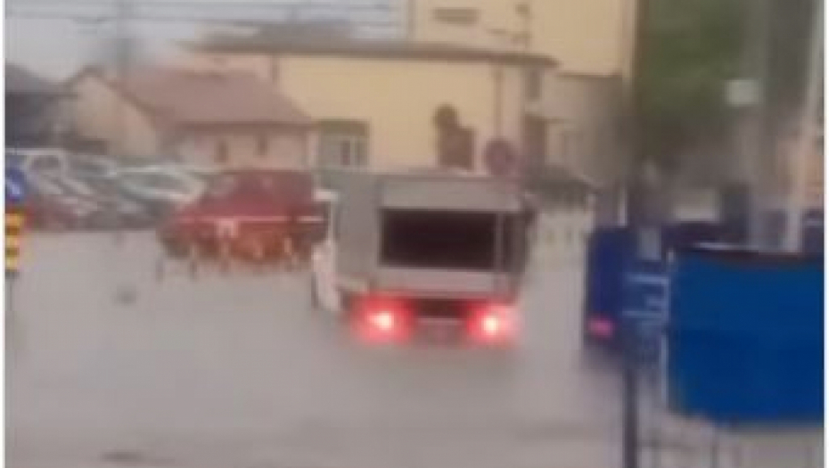 NEVREME HARA SRBIJOM! Evakuisano pet vaspitačica iz vrtića u Ljigu, udar gromau Subotici, u Ćupriji i Negotinu leteli krovovi! (VIDEO)