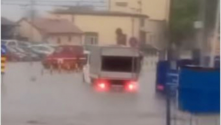 NEVREME HARA SRBIJOM! Evakuisano pet vaspitačica iz vrtića u Ljigu, udar gromau Subotici, u Ćupriji i Negotinu leteli krovovi! (VIDEO)