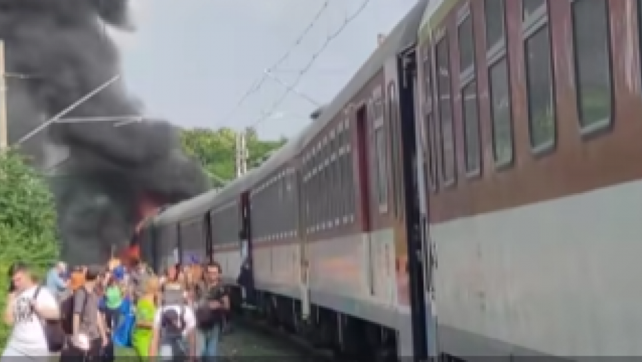 RASTE BROJ MRTVIH NAKON STRAVIČNE NESREĆE Voz u plamenu nakon tragedije u Slovačkoj (VIDEO)