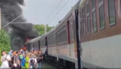 RASTE BROJ MRTVIH NAKON STRAVIČNE NESREĆE Voz u plamenu nakon tragedije u Slovačkoj (VIDEO)