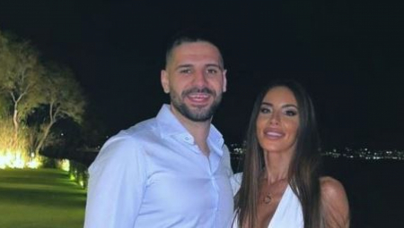 OTKRIVENO KOLIKO JE ŽENA ALEKSANDRA MITROVIĆA STARIJA OD NJEGA Kristina voli luksuzan život, nedavno su kupili stan od 800.000 evra
