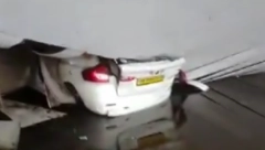 SRUŠIO SE DEO KROVA NA AERODROMU Ima mrtvih i povređenih (VIDEO)