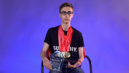 ONO ŠTO JE NOVAK ĐOKOVIĆ U TENISU, TO JE OVAJ DEČAK U MATEMATICI Andrej Drobnjaković (17) je ponos Srbije